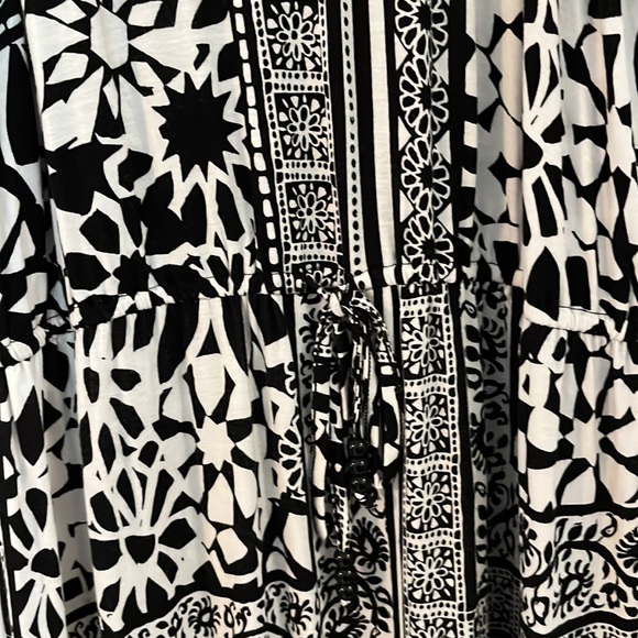 Black and white maxi dress - Picture 3 of 3